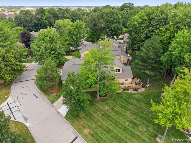 43162 W Kirkwood Drive, Clinton Township, MI 48038