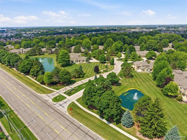 43162 W Kirkwood Drive, Clinton Township, MI 48038