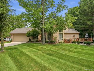 43162 W Kirkwood Drive, Clinton Township, MI 48038