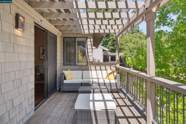 404 Ridge Gate Road, Orinda, CA 94563
