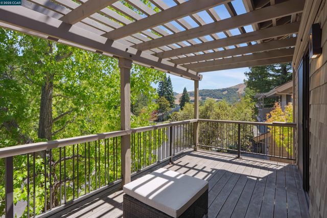 404 Ridge Gate Road, Orinda, CA 94563
