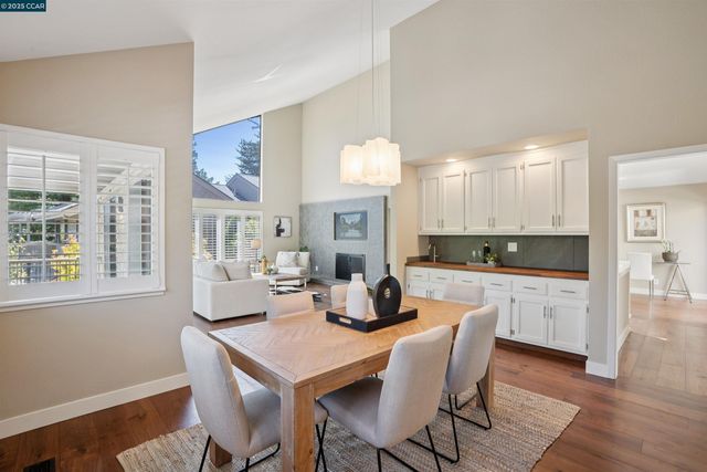 404 Ridge Gate Road, Orinda, CA 94563
