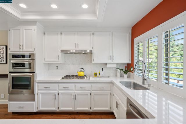 404 Ridge Gate Road, Orinda, CA 94563
