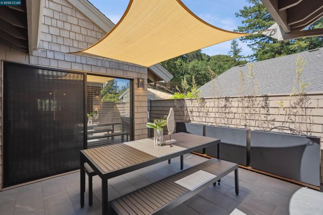 404 Ridge Gate Road, Orinda, CA 94563