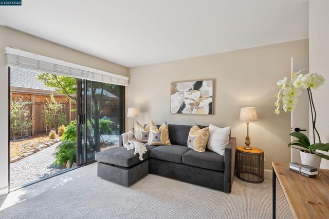 404 Ridge Gate Road, Orinda, CA 94563
