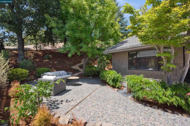404 Ridge Gate Road, Orinda, CA 94563