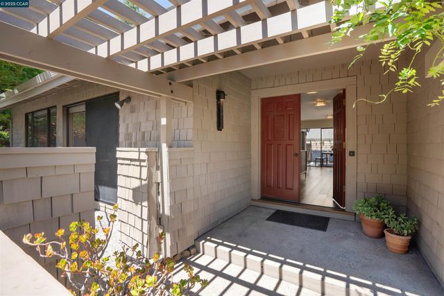 404 Ridge Gate Road, Orinda, CA 94563