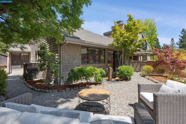 404 Ridge Gate Road, Orinda, CA 94563