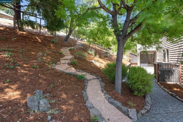 404 Ridge Gate Road, Orinda, CA 94563