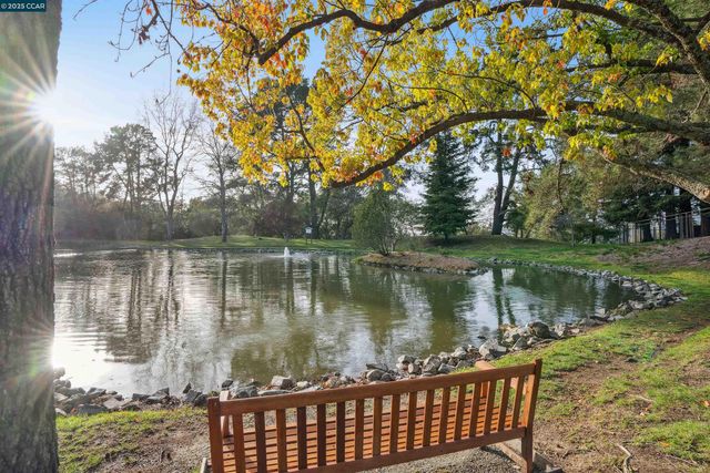 404 Ridge Gate Road, Orinda, CA 94563