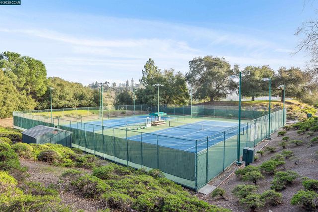 404 Ridge Gate Road, Orinda, CA 94563