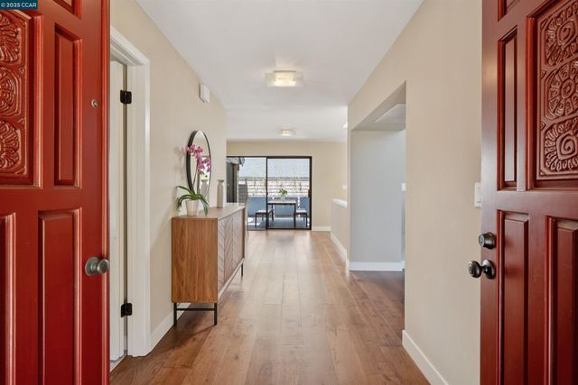 404 Ridge Gate Road, Orinda, CA 94563