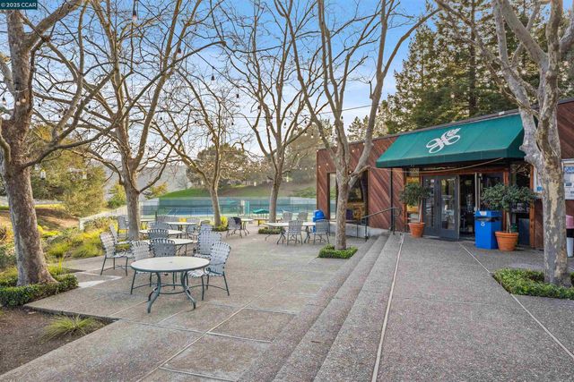 404 Ridge Gate Road, Orinda, CA 94563
