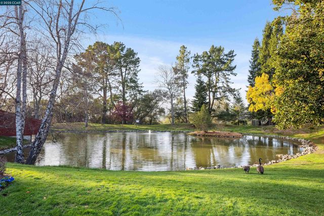 404 Ridge Gate Road, Orinda, CA 94563