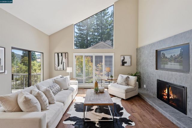 404 Ridge Gate Road, Orinda, CA 94563