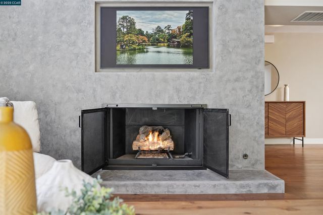 404 Ridge Gate Road, Orinda, CA 94563