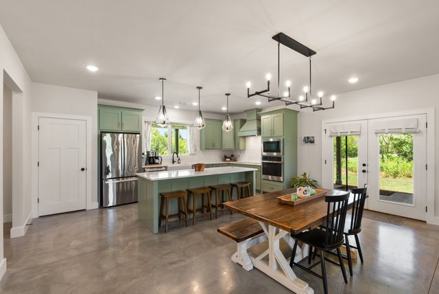 1271 Rock Springs Rd, Bethpage, TN 37022