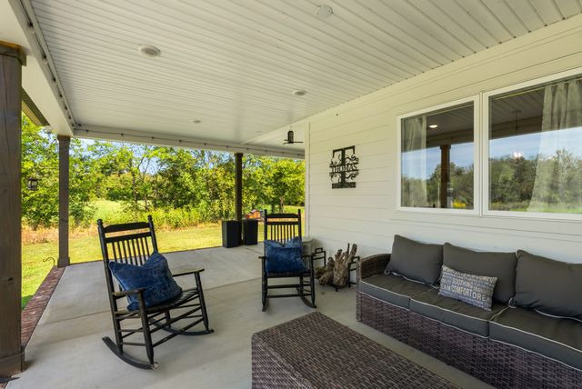 1271 Rock Springs Rd, Bethpage, TN 37022