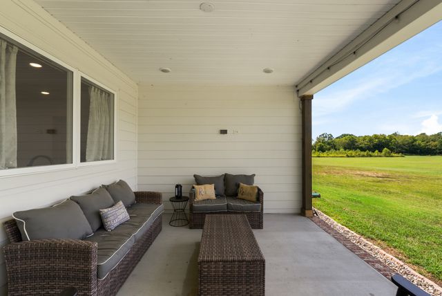 1271 Rock Springs Rd, Bethpage, TN 37022