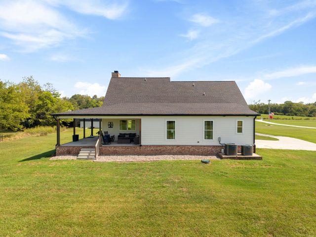 1271 Rock Springs Rd, Bethpage, TN 37022