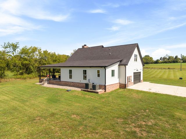 1271 Rock Springs Rd, Bethpage, TN 37022