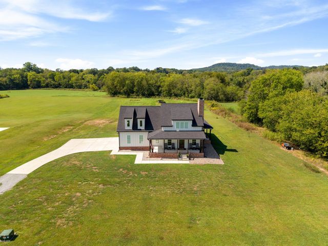 1271 Rock Springs Rd, Bethpage, TN 37022
