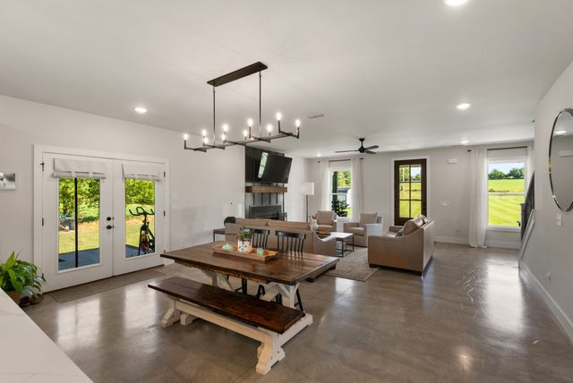 1271 Rock Springs Rd, Bethpage, TN 37022