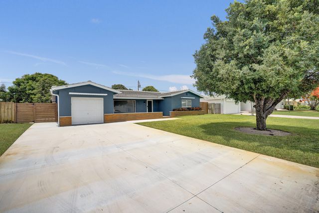 1201 SW 28th Avenue, Boynton Beach, FL 33426