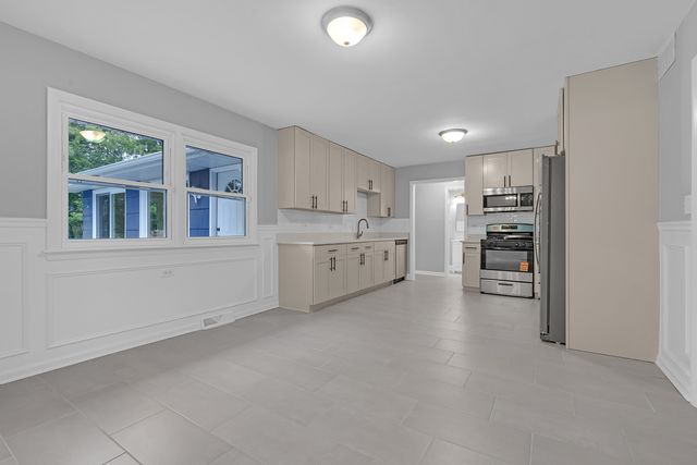 16037 Evans Avenue, South Holland, IL 60473