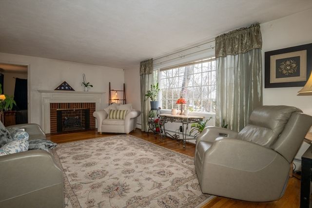 32 Doncaster Circle, Lynnfield, MA 01940