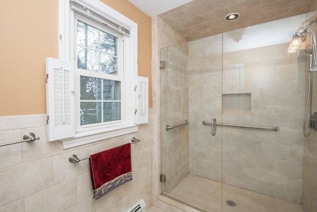 32 Doncaster Circle, Lynnfield, MA 01940