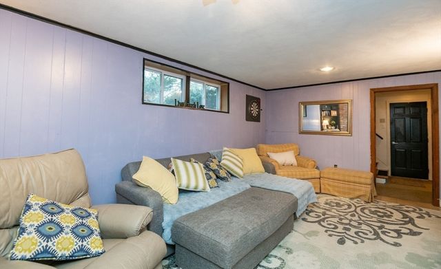 32 Doncaster Circle, Lynnfield, MA 01940