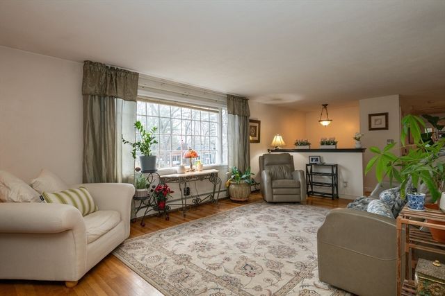 32 Doncaster Circle, Lynnfield, MA 01940