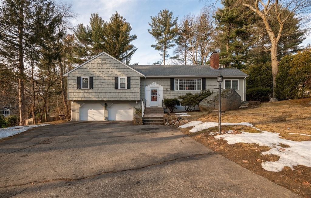 32 Doncaster Circle, Lynnfield, MA 01940