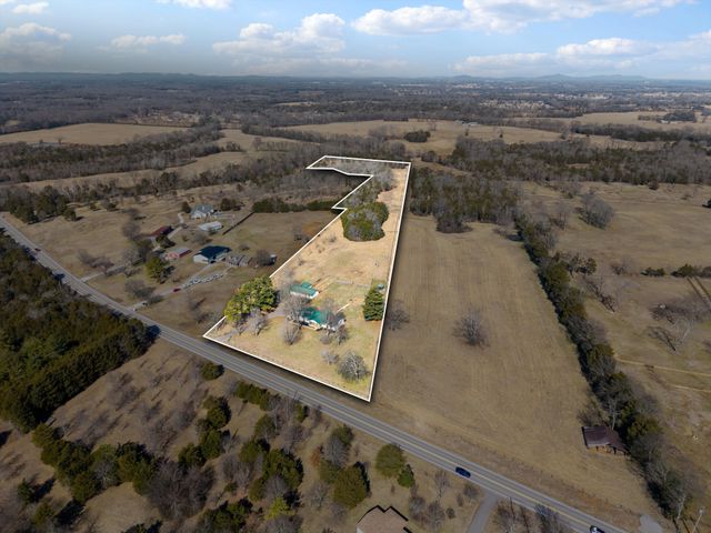 912 Old Columbia Rd, Unionville, TN 37180