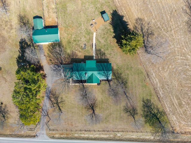 912 Old Columbia Rd, Unionville, TN 37180