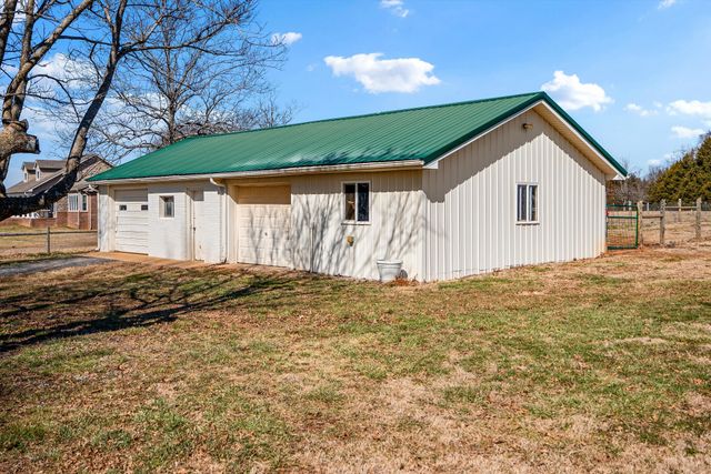 912 Old Columbia Rd, Unionville, TN 37180