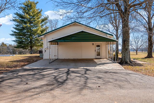 912 Old Columbia Rd, Unionville, TN 37180