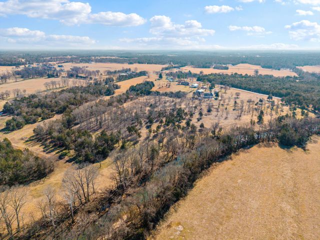 912 Old Columbia Rd, Unionville, TN 37180