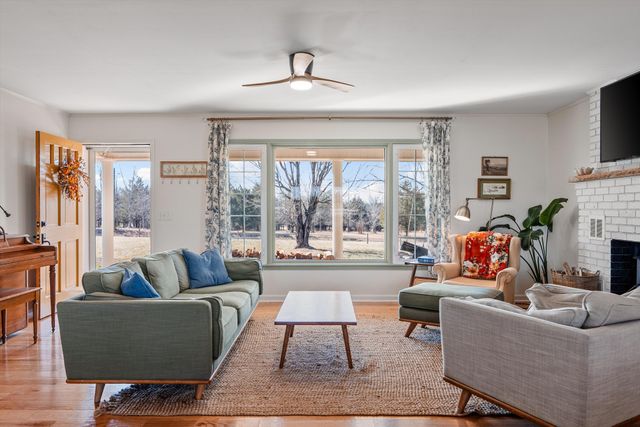 912 Old Columbia Rd, Unionville, TN 37180