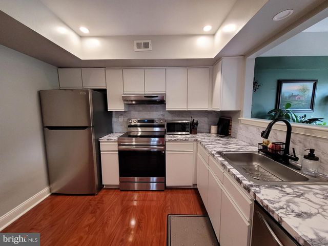 180 WOODLAKE DR, Marlton, NJ 08053