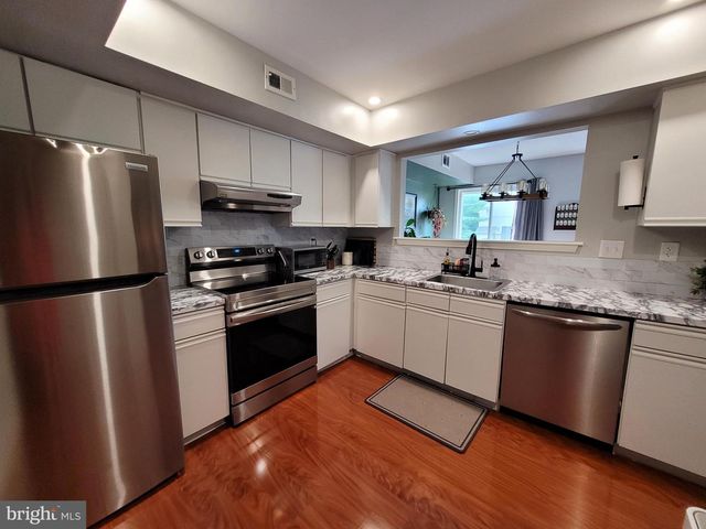 180 WOODLAKE DR, Marlton, NJ 08053