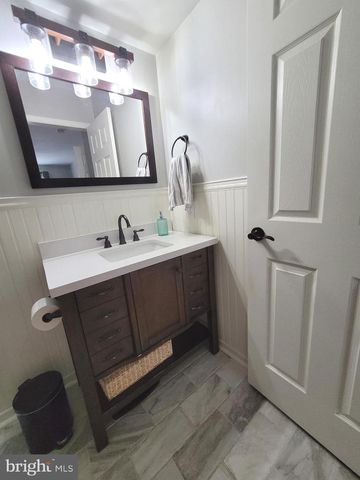 180 WOODLAKE DR, Marlton, NJ 08053