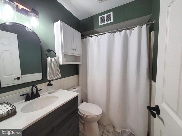 180 WOODLAKE DR, Marlton, NJ 08053