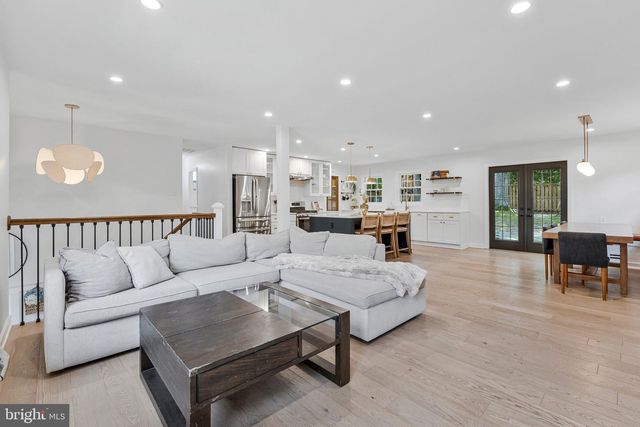 10816 BROADWATER DR, Fairfax, VA 22032