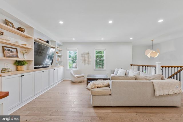 10816 BROADWATER DR, Fairfax, VA 22032