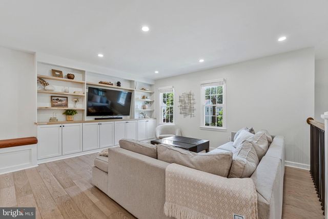 10816 BROADWATER DR, Fairfax, VA 22032