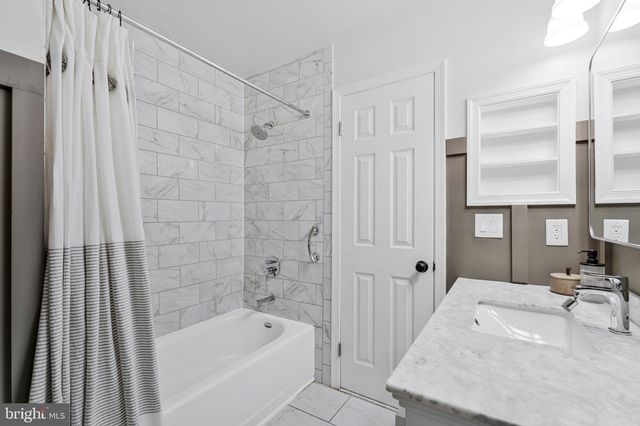 10816 BROADWATER DR, Fairfax, VA 22032