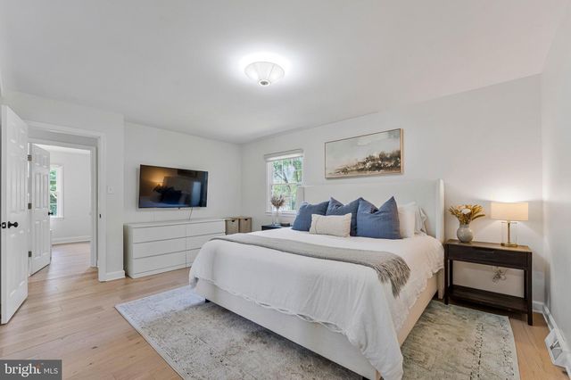 10816 BROADWATER DR, Fairfax, VA 22032