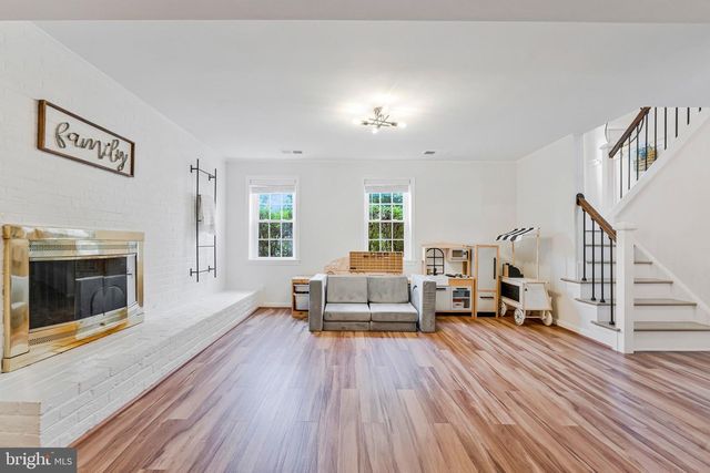 10816 BROADWATER DR, Fairfax, VA 22032